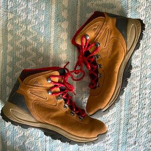 Columbia Newton Ridge Plus Amped Up Hiking Boot Size 9 Elk Red Waterproof 🥾